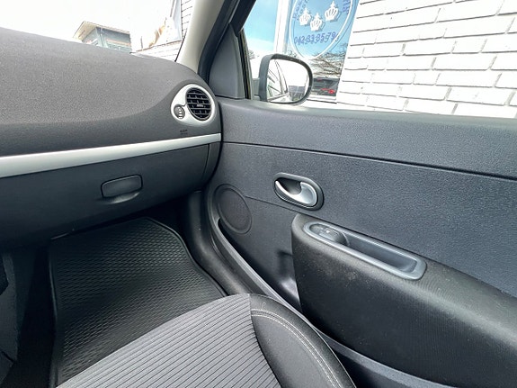 Renault Clio 20 of 20