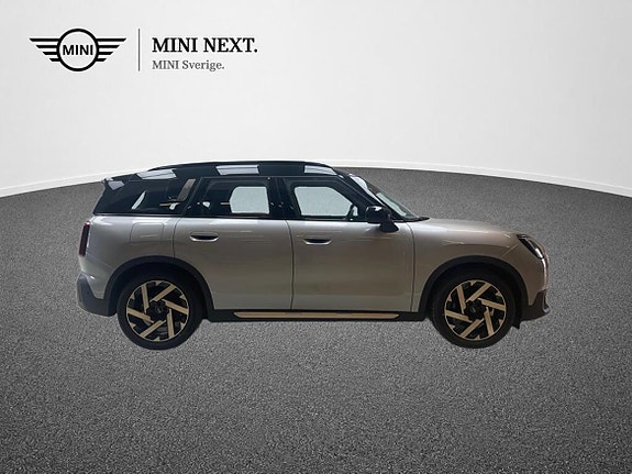 MINI Countryman SE 3 of 15