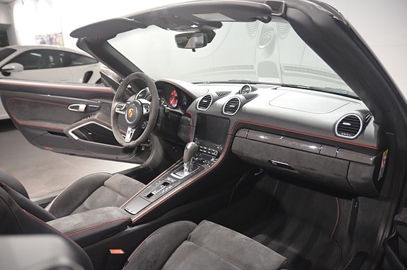 Porsche 718 Boxster GTS 13 of 18
