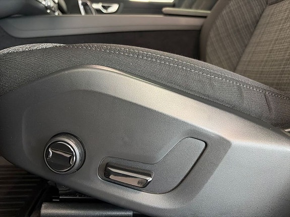 Volvo XC60 11 of 28