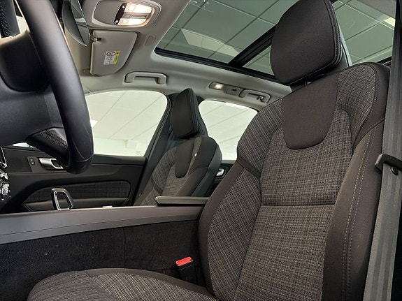 Volvo XC60 10 of 28
