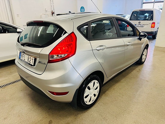 Ford Fiesta 13 of 22