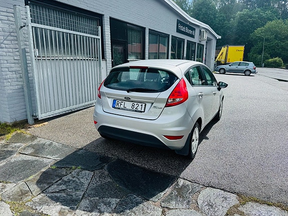 Ford Fiesta 3 of 5