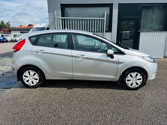 Ford Fiesta 10 of 22
