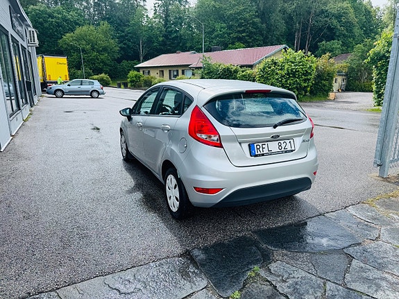 Ford Fiesta 4 of 5