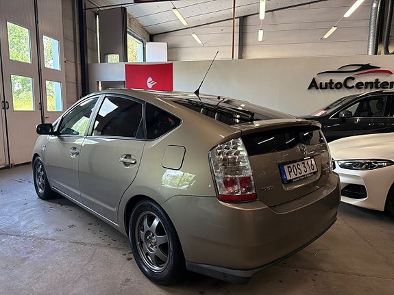 Toyota Prius 5 of 5