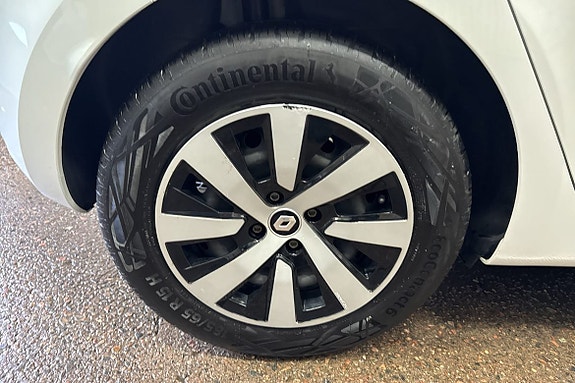 Renault Clio 10 of 18