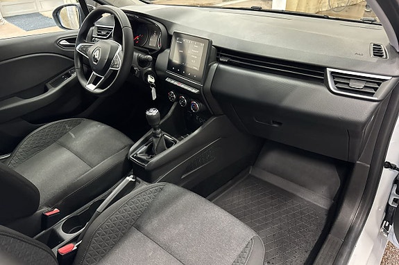 Renault Clio 17 of 18