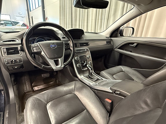 Volvo XC70 10 of 17
