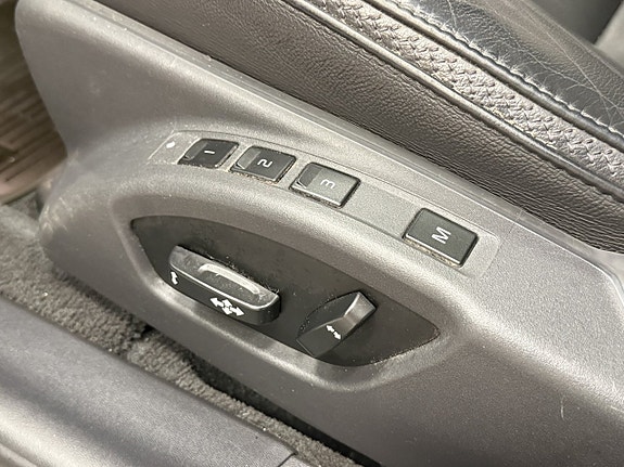Volvo XC70 11 of 17