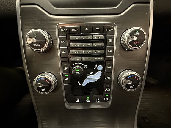 Volvo XC70 13 of 17