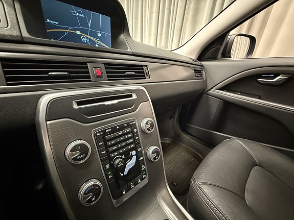 Volvo XC70 12 of 17