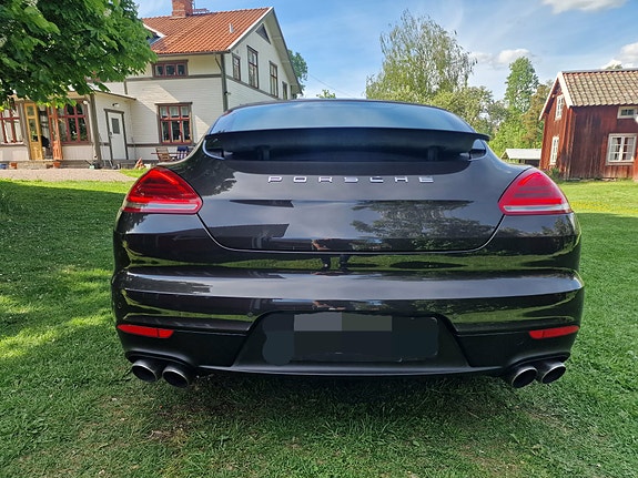 Porsche Panamera 4S 3 of 5