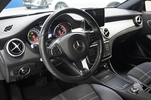 Mercedes-Benz GLA200 d 2 of 5