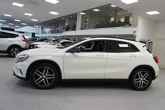 Mercedes-Benz GLA200 d 3 of 5