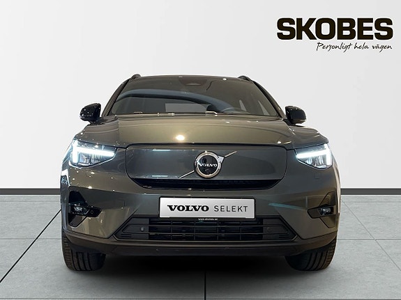 Volvo EX40 2 of 5