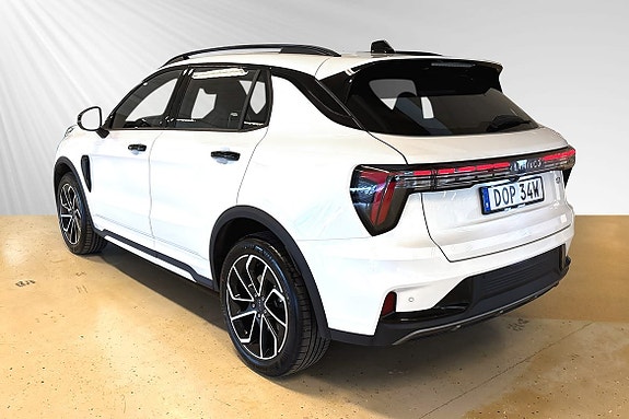 Lynk & Co 01 3 of 29