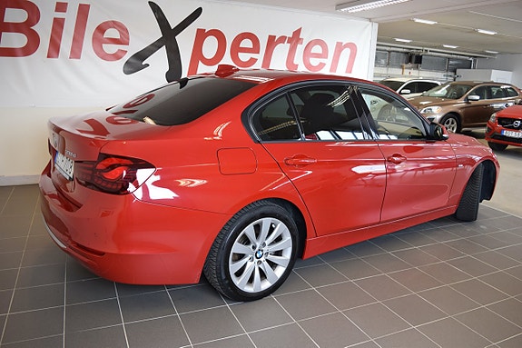 BMW 318d 3 of 5