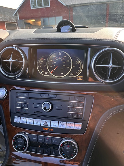 Mercedes-Benz SL500 3 of 5