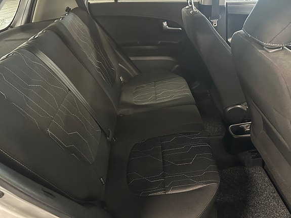Kia Picanto 6 of 10