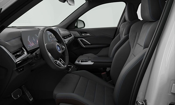 BMW iX1 3 of 3