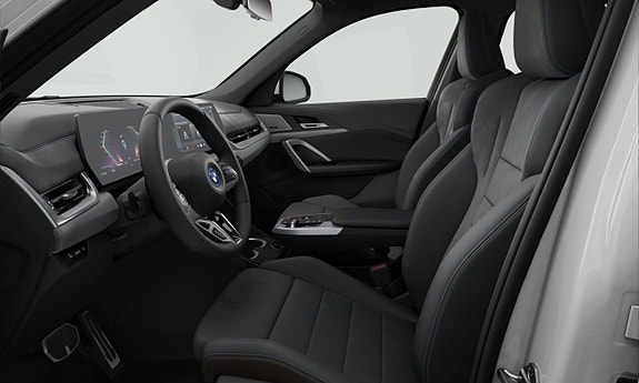 BMW iX1 3 of 4