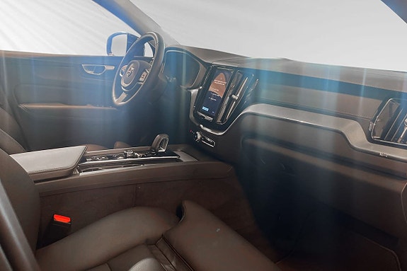 Volvo XC60 10 of 27
