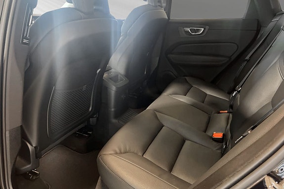 Volvo XC60 8 of 27