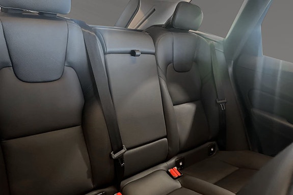 Volvo XC60 11 of 27