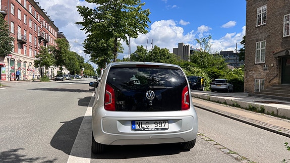 Volkswagen UP! 3 of 5