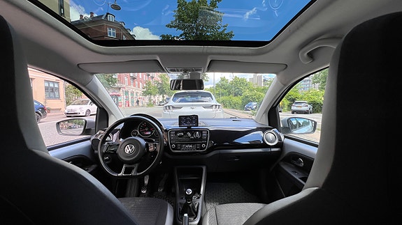 Volkswagen UP! 4 of 5