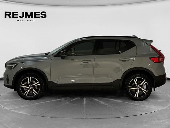 Volvo XC40 3 of 5
