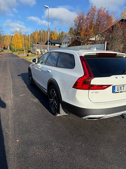 Volvo V90 Cross Country 3 of 5