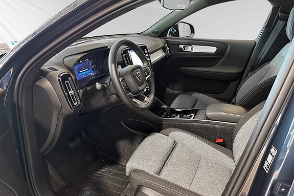Volvo XC40 12 of 30