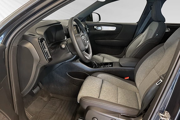 Volvo XC40 13 of 30