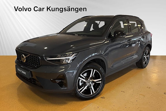 Volvo XC40 2 of 30