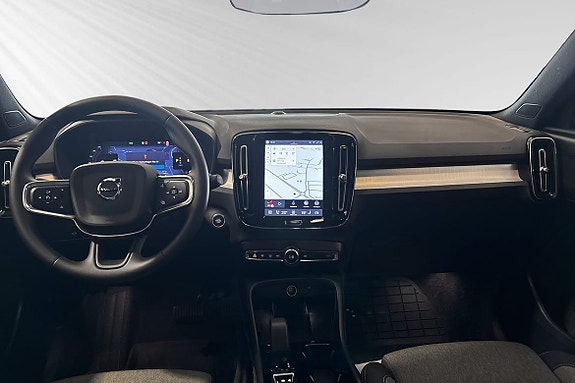 Volvo XC40 16 of 30