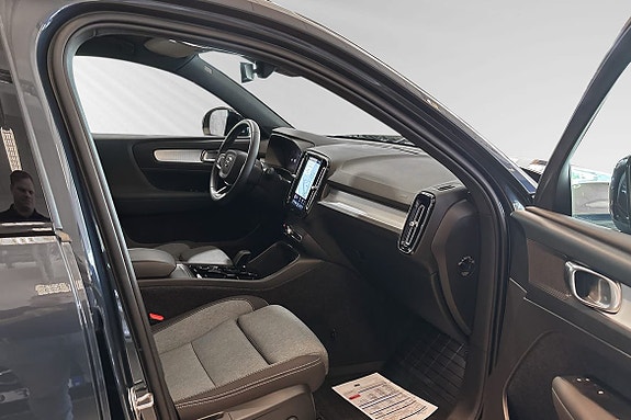 Volvo XC40 19 of 30