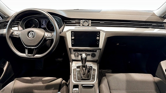 Volkswagen Passat 10 of 14
