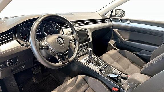 Volkswagen Passat 7 of 14