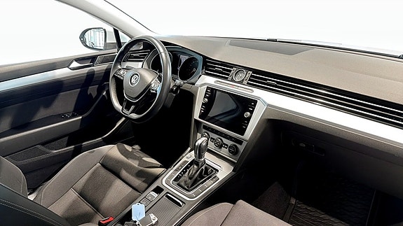 Volkswagen Passat 11 of 14