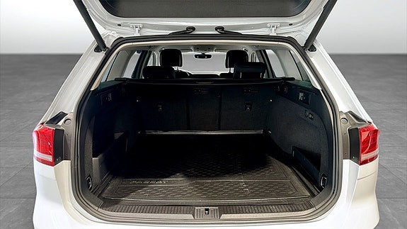 Volkswagen Passat 13 of 14