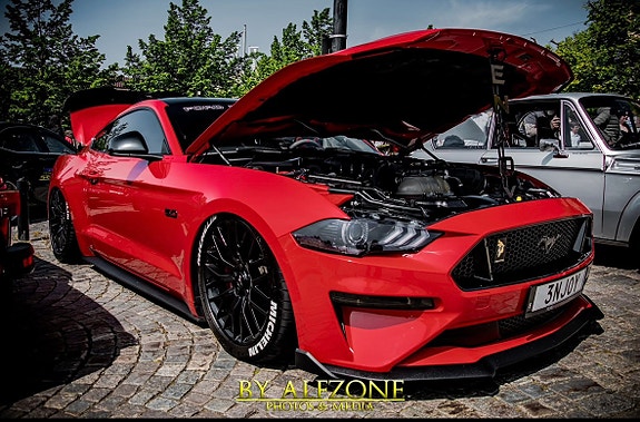 Ford Mustang 3 of 7