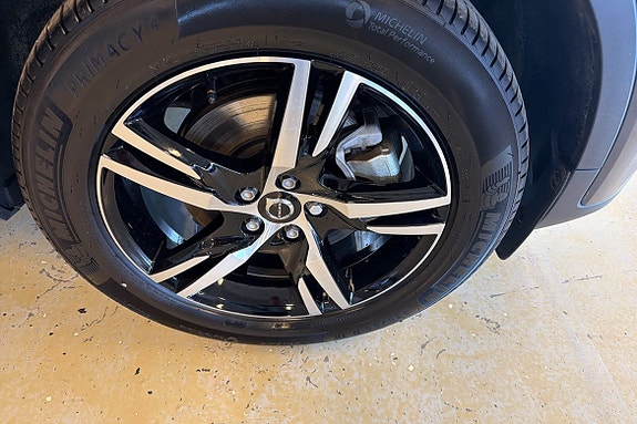 Volvo XC40 13 of 21