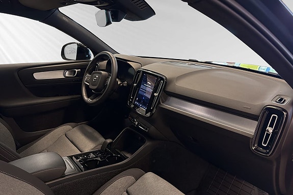 Volvo XC40 10 of 21