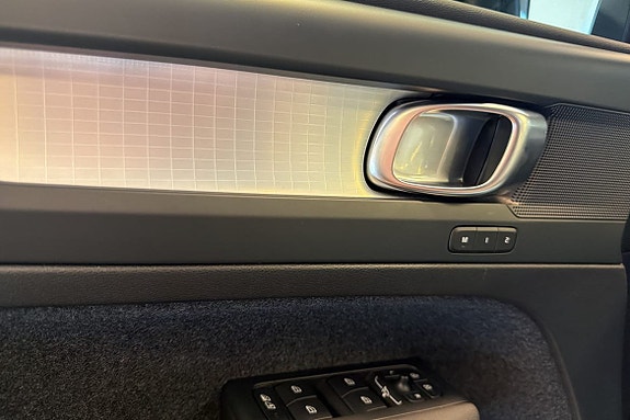 Volvo XC40 15 of 21