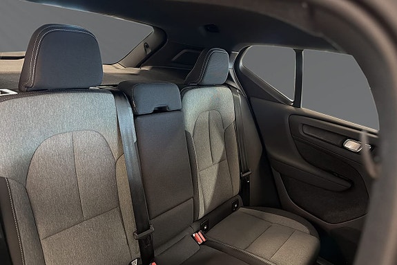 Volvo XC40 11 of 21