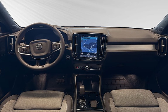 Volvo XC40 9 of 21