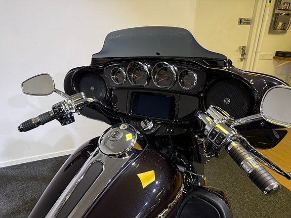 Harley-Davidson CVO Tri-Glide /B-körkort/FLHTCUTGSE/Summer Sale 6 of 11