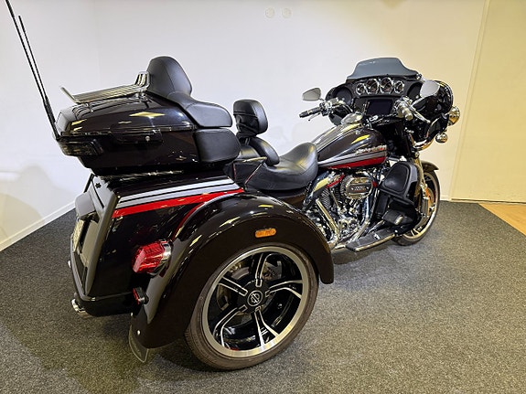 Harley-Davidson CVO Tri-Glide /B-körkort/FLHTCUTGSE/Summer Sale 3 of 11